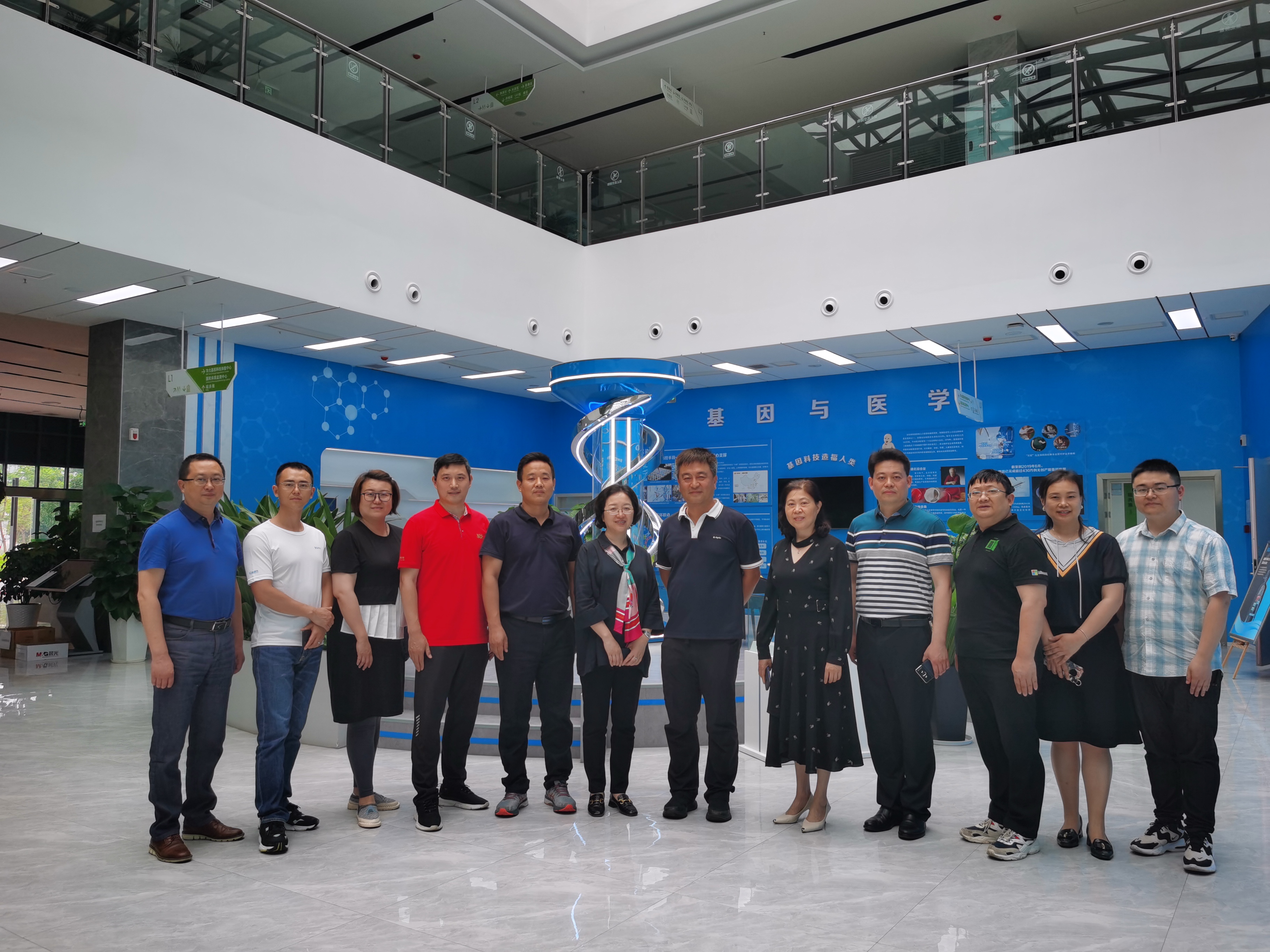 華大集團執行董事、首席運營官路軍率隊到西南醫投集團調研