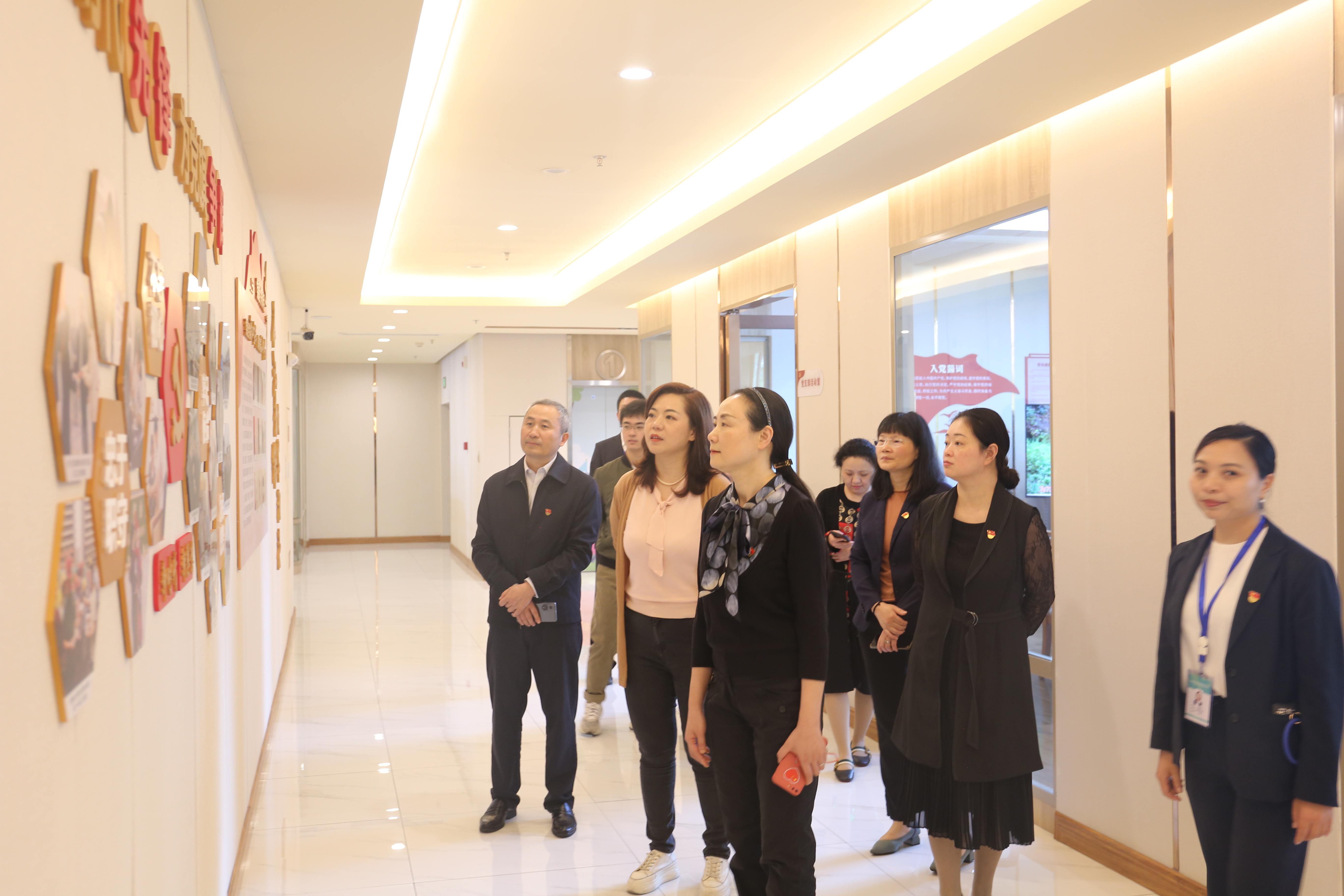 瀘州市國資委專職黨委副書記胡琳調研春江酒城嘉苑紅色康養服務基地