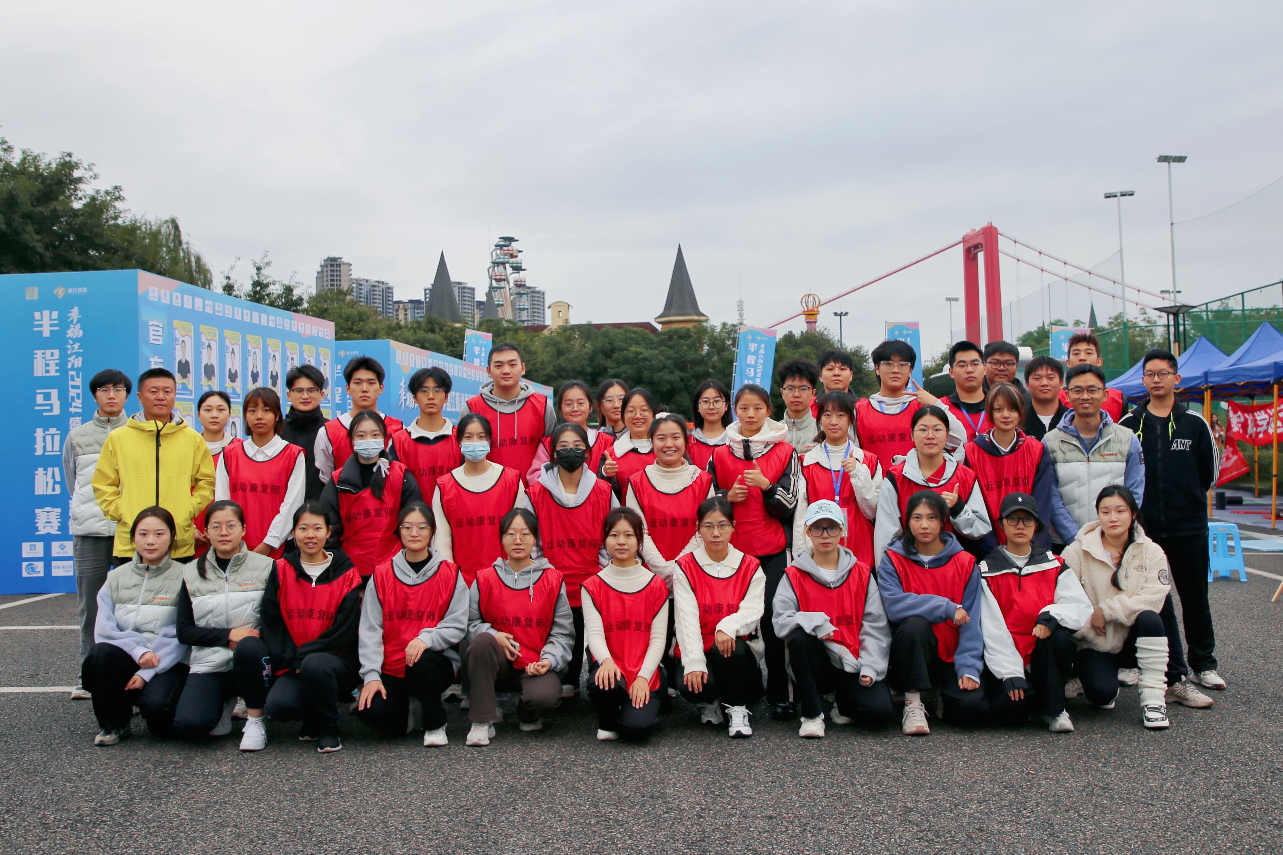 守護跑者健康，為運動添彩——西南醫投運動健康中心助力瀘州江陽半程馬拉松賽